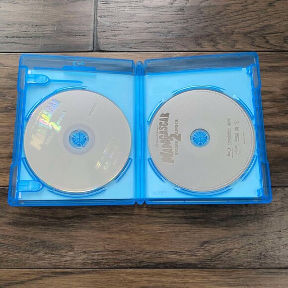 Madagascar 2 Blue-Ray and DVD - Picture 2 of 5